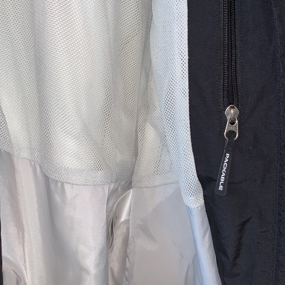 Columbia Woman’s S Packable Hooded Omni-Tech Jacket - Picture 3 of 6